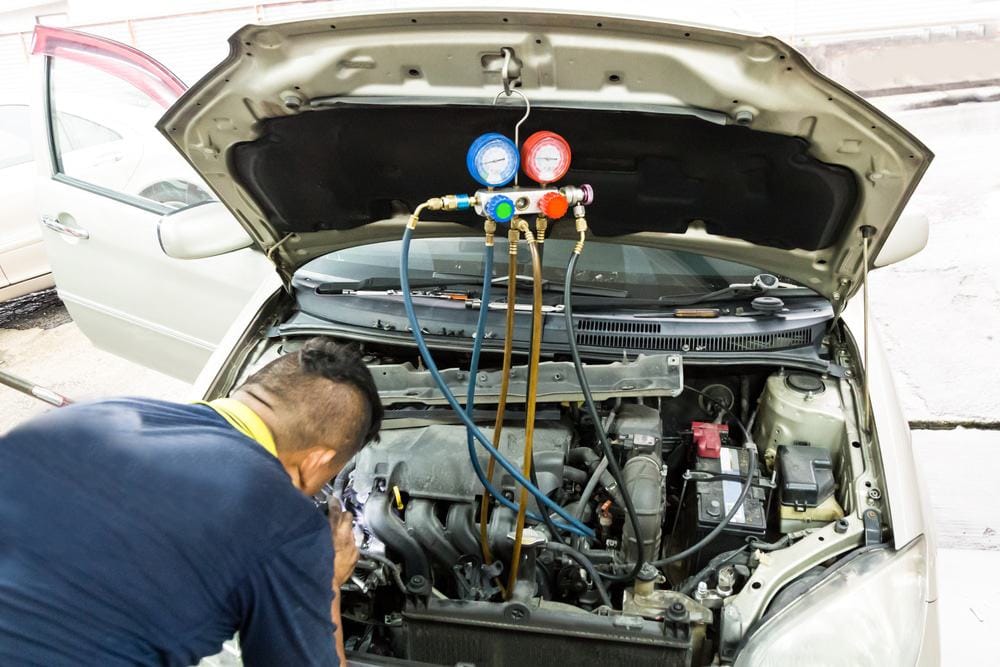 auto ac service inspection with guages